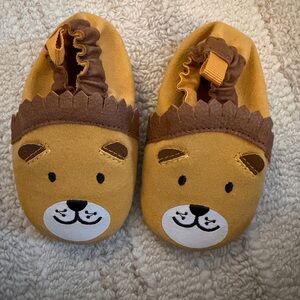Wonder Nation Lion Face Baby Shoes
